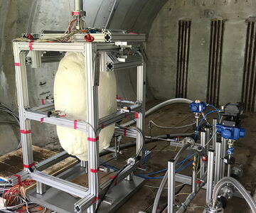 Der von der MT Aerospace AG speziell entwickelte CFK-Tank hat Wasserstoffdichtigkeit bewiesen bei frostigen -253°C. © MT Aerospace AG