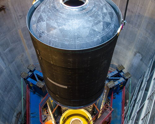 Der Domeonstrator vor dem Bersttest in der Testgrube der Materialprüfungsanstalt (MPA), Stuttgart (Quelle: MPA).